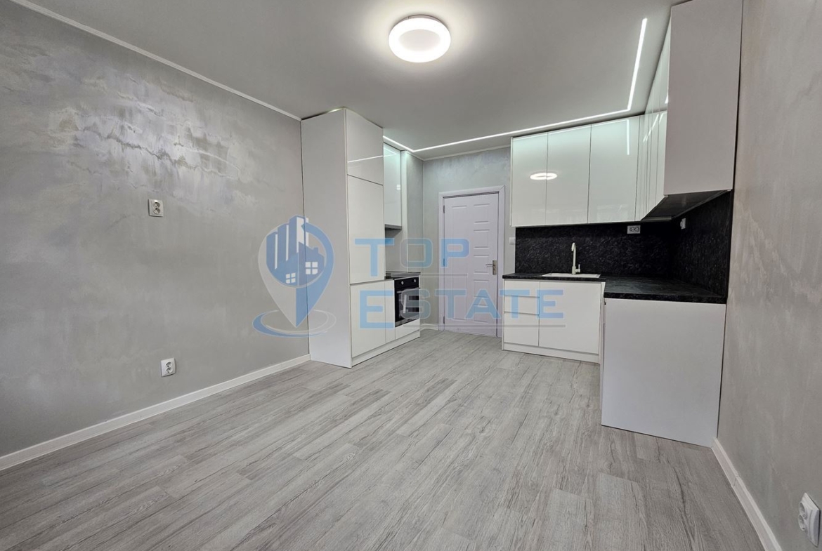 Тристаен ремонтиран апартамент с две спални в квартал Пролет, Горна Оряховица - 0