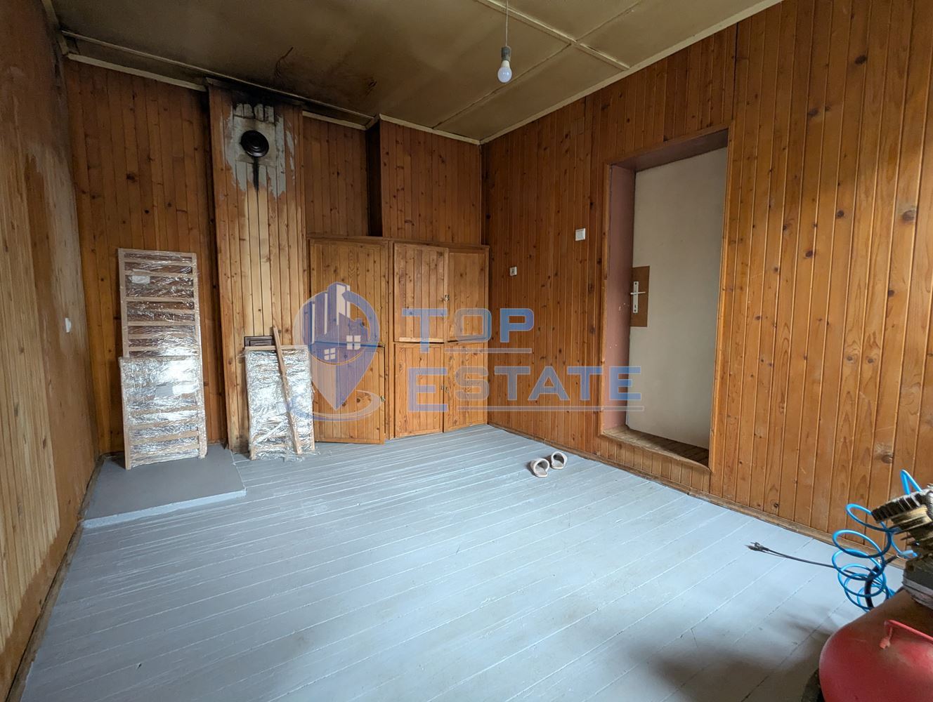 Двуетажна тухлена къща с голям двор в село Поликраище, област Велико Търново - 0