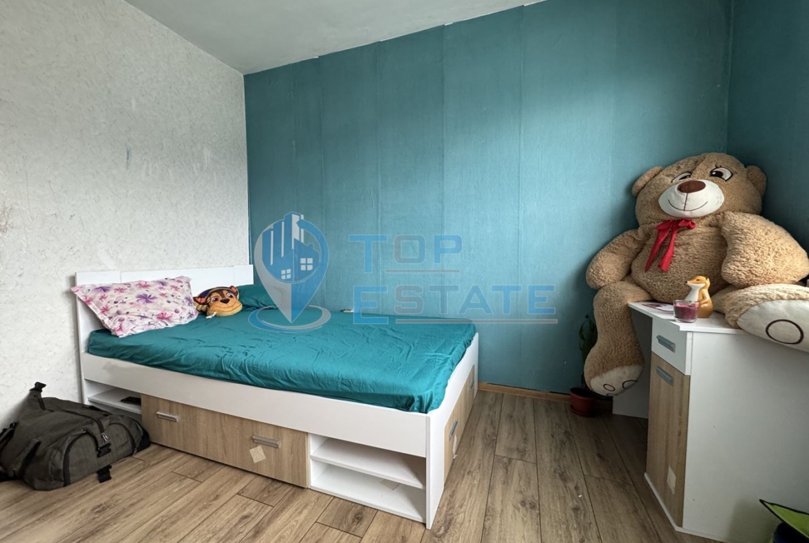 Тристаен, южен, ремонтиран апартамент с две спални в квартал Зона Б, град Велико Търново - 0