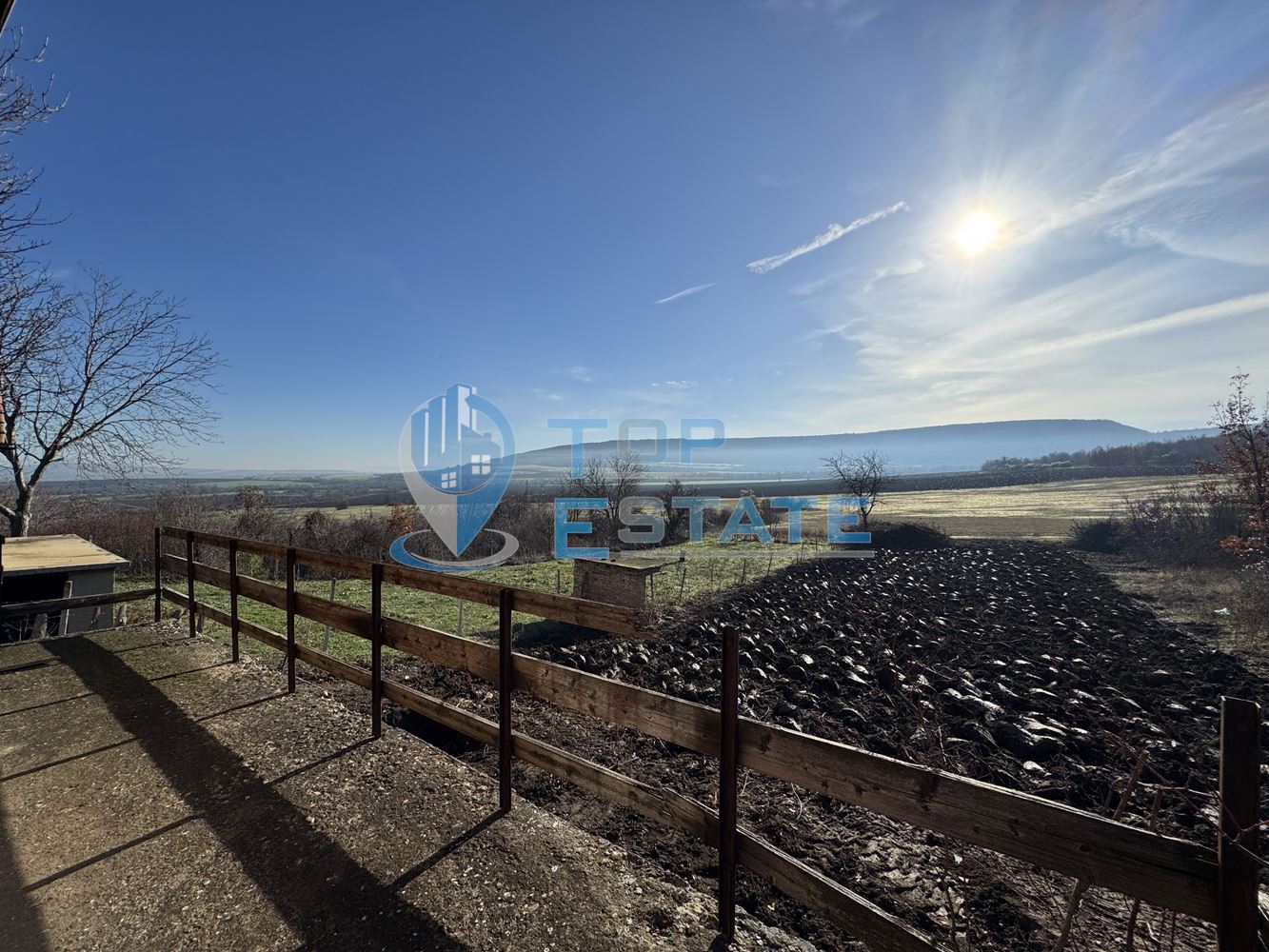 Двуетажна вила с панорамна гледка във вилната зона на град Бяла Черква-0 Двуетажна вила с панорамна гледка във вилната зона на град Бяла Черква - 0