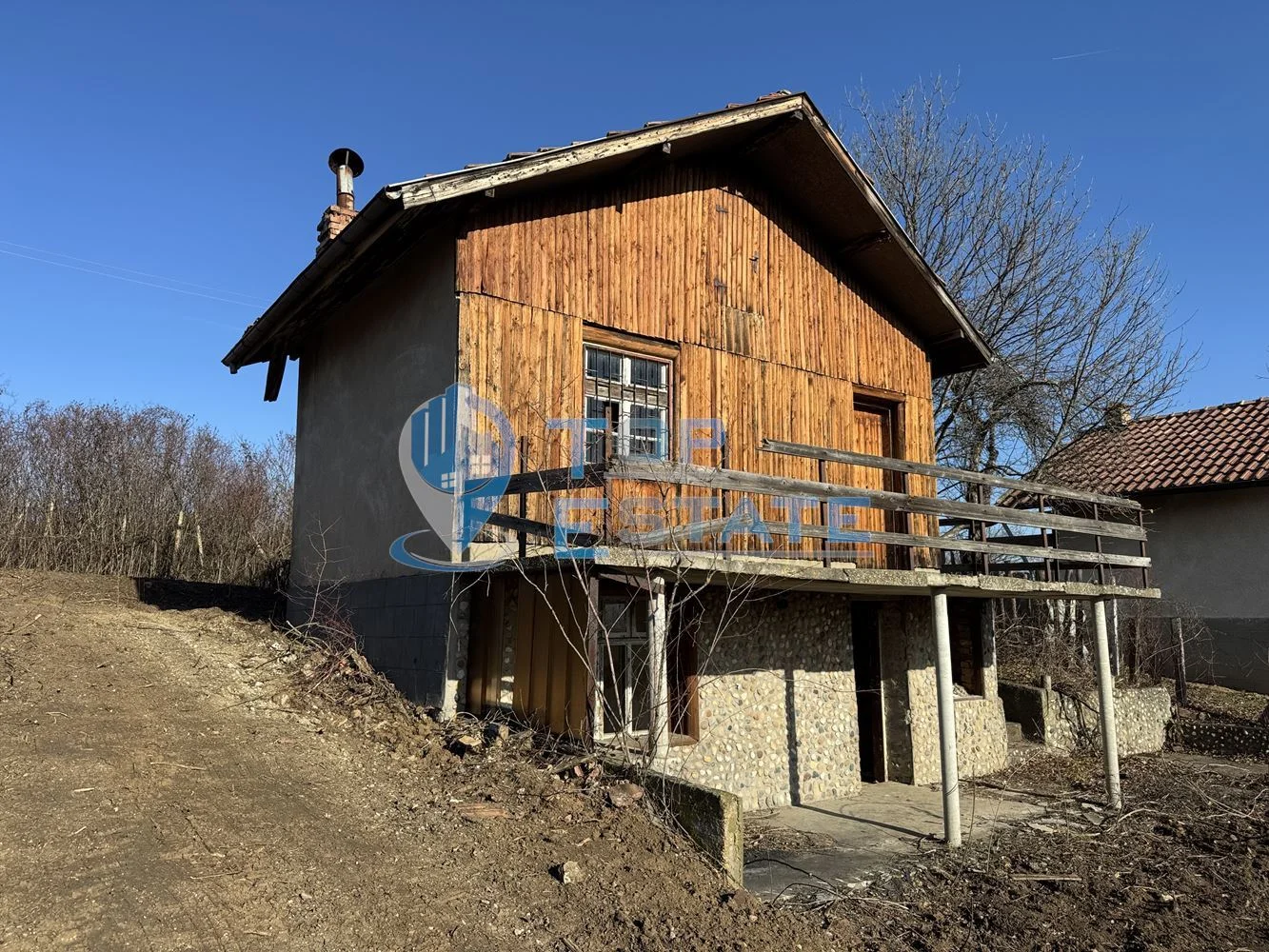 Двуетажна вила с панорамна гледка във вилната зона на град Бяла Черква-0 Двуетажна вила с панорамна гледка във вилната зона на град Бяла Черква - 0