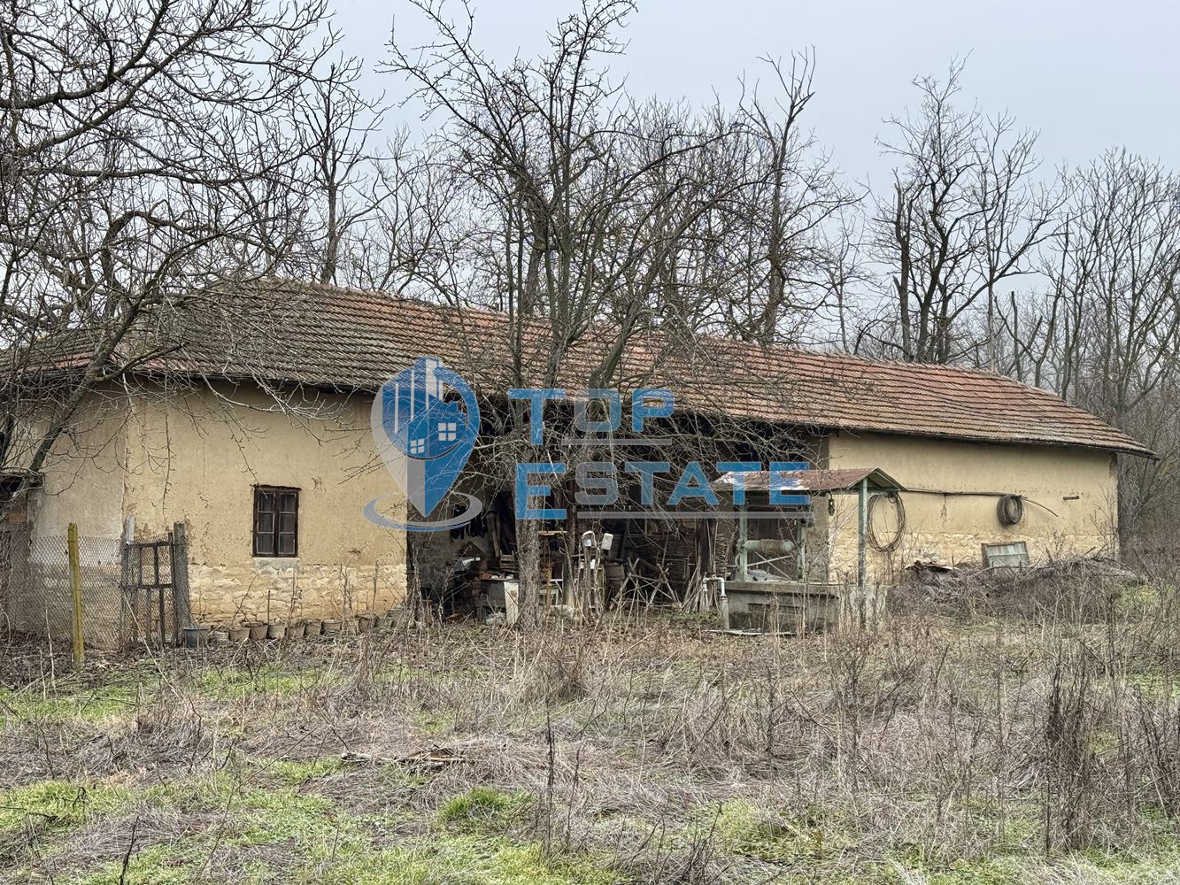 Тухлена къща с кладенец и голям двор в село Драганово, област Велико Търново - 0