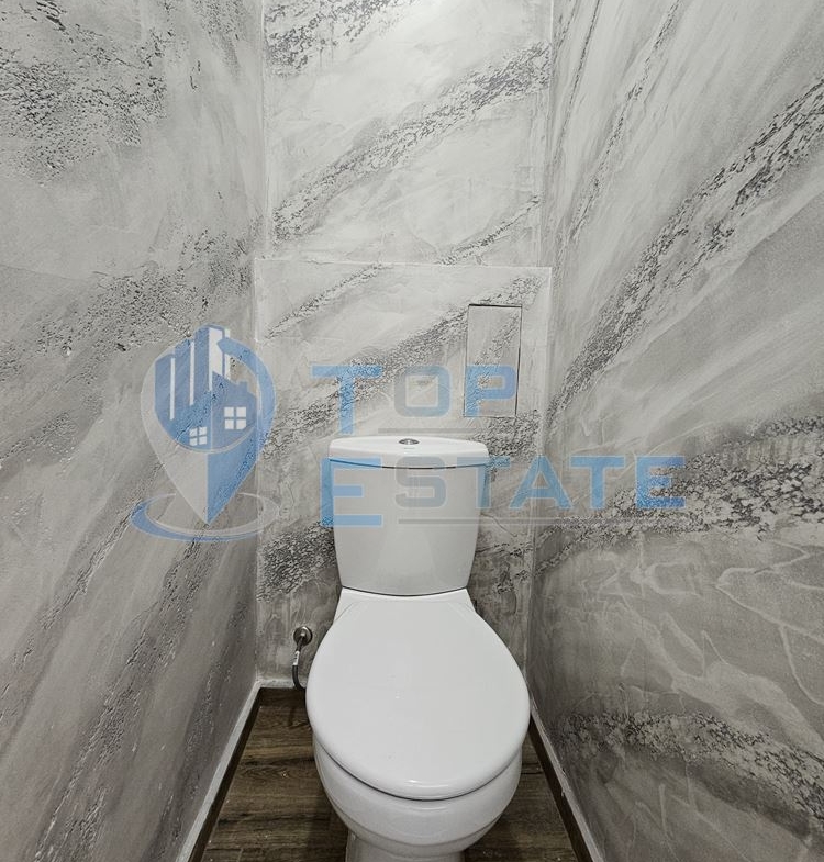 Тристаен ремонтиран апартамент с две спални в квартал Пролет, Горна Оряховица - 0