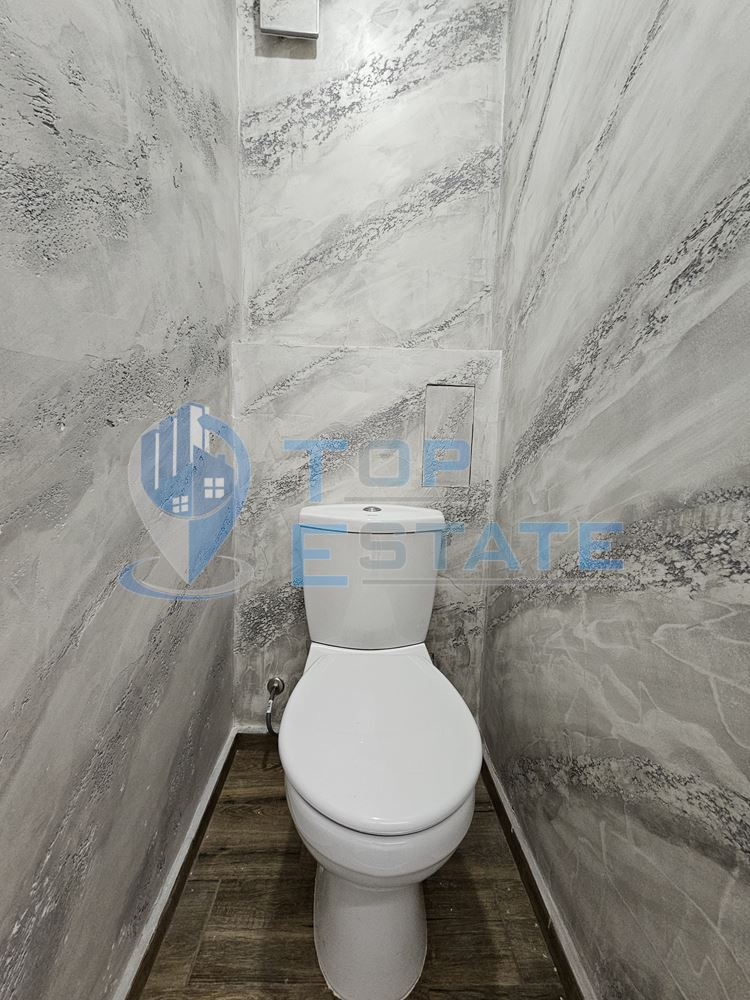 Тристаен ремонтиран апартамент с две спални в квартал Пролет, Горна Оряховица - 0