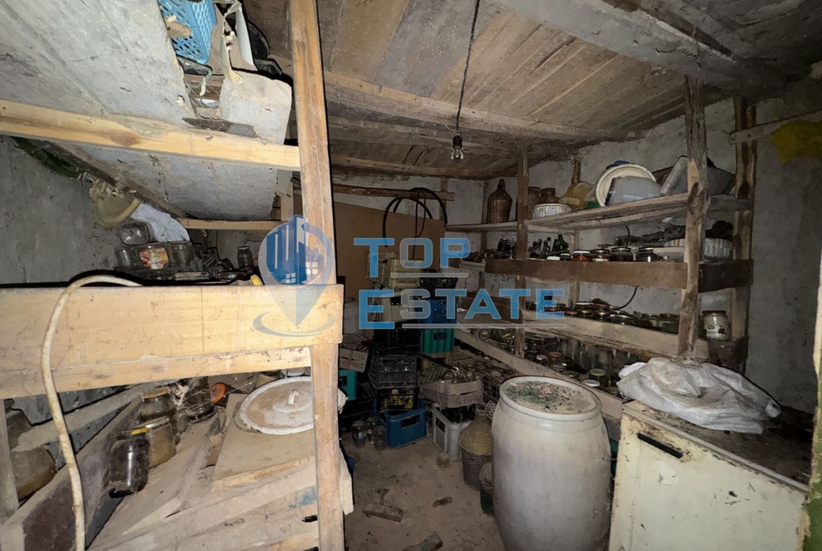 Тухлена къща с кладенец в село Михалци, област Велико Търново - 0