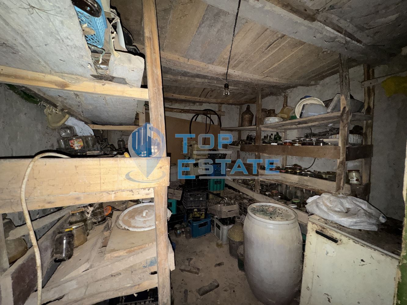 Тухлена къща с кладенец в село Михалци, област Велико Търново - 0