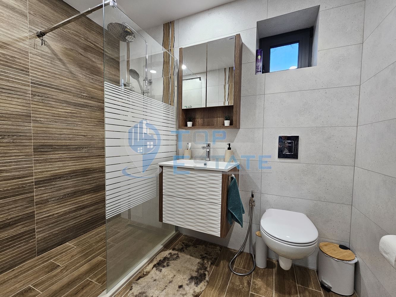 Новопостроена къща с четири спални и панорама в Еленския Балкан - 0