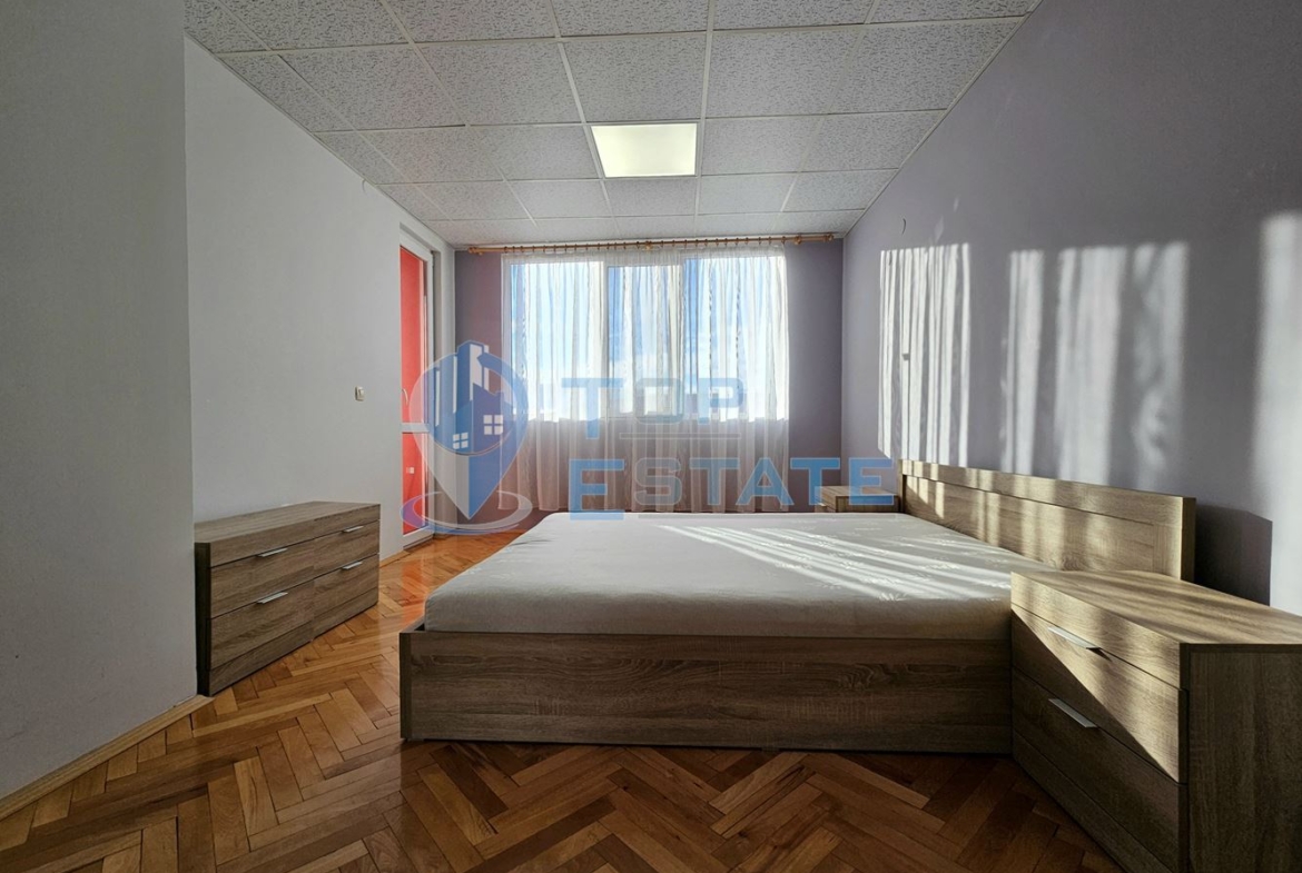 Обзаведен тристаен тухлен апартамент в град Горна Оряховица, област Велико Търново - 0