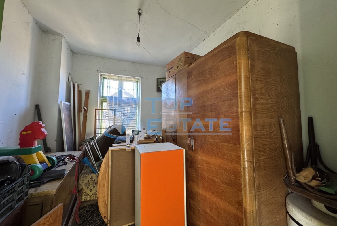 Тухлена къща с кладенец в село Михалци, област Велико Търново - 0