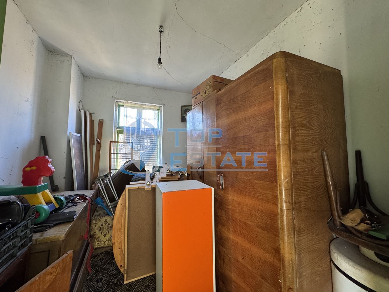 Тухлена къща с кладенец в село Михалци, област Велико Търново - 0