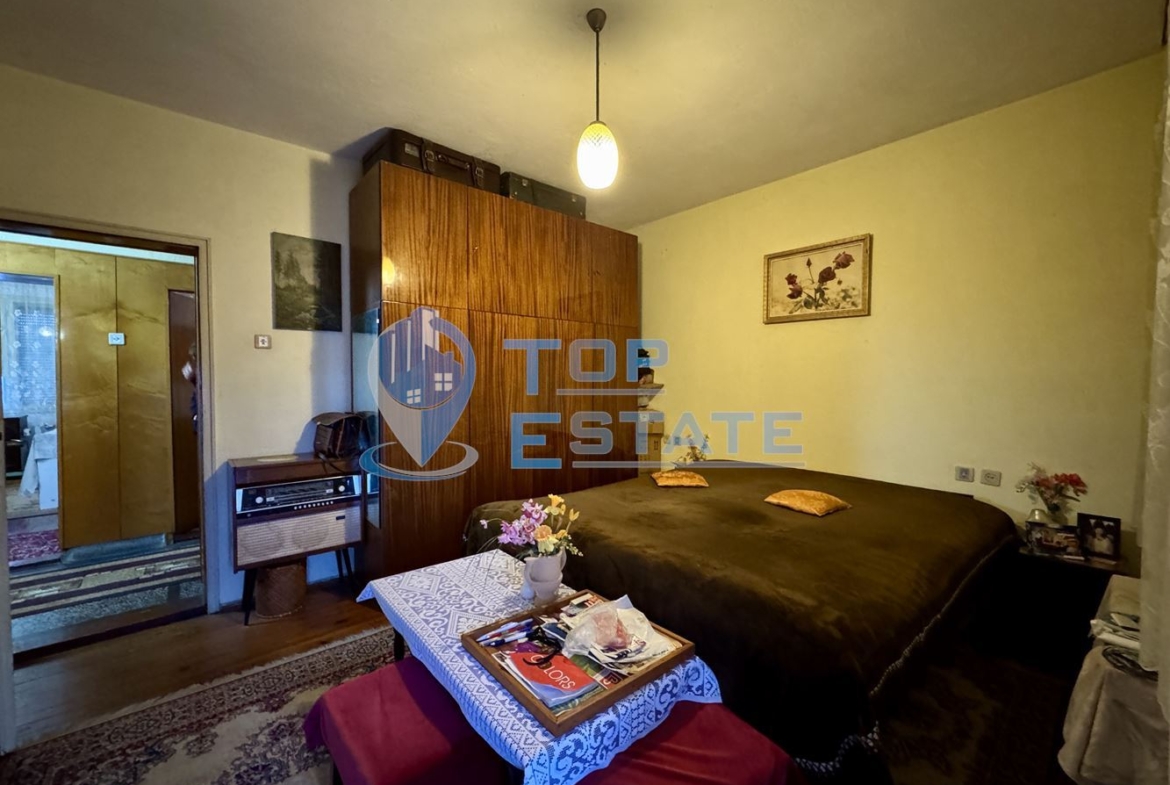 Многостаен тухлен апартамент с таванско помещение в град Горна Оряховица. - 0