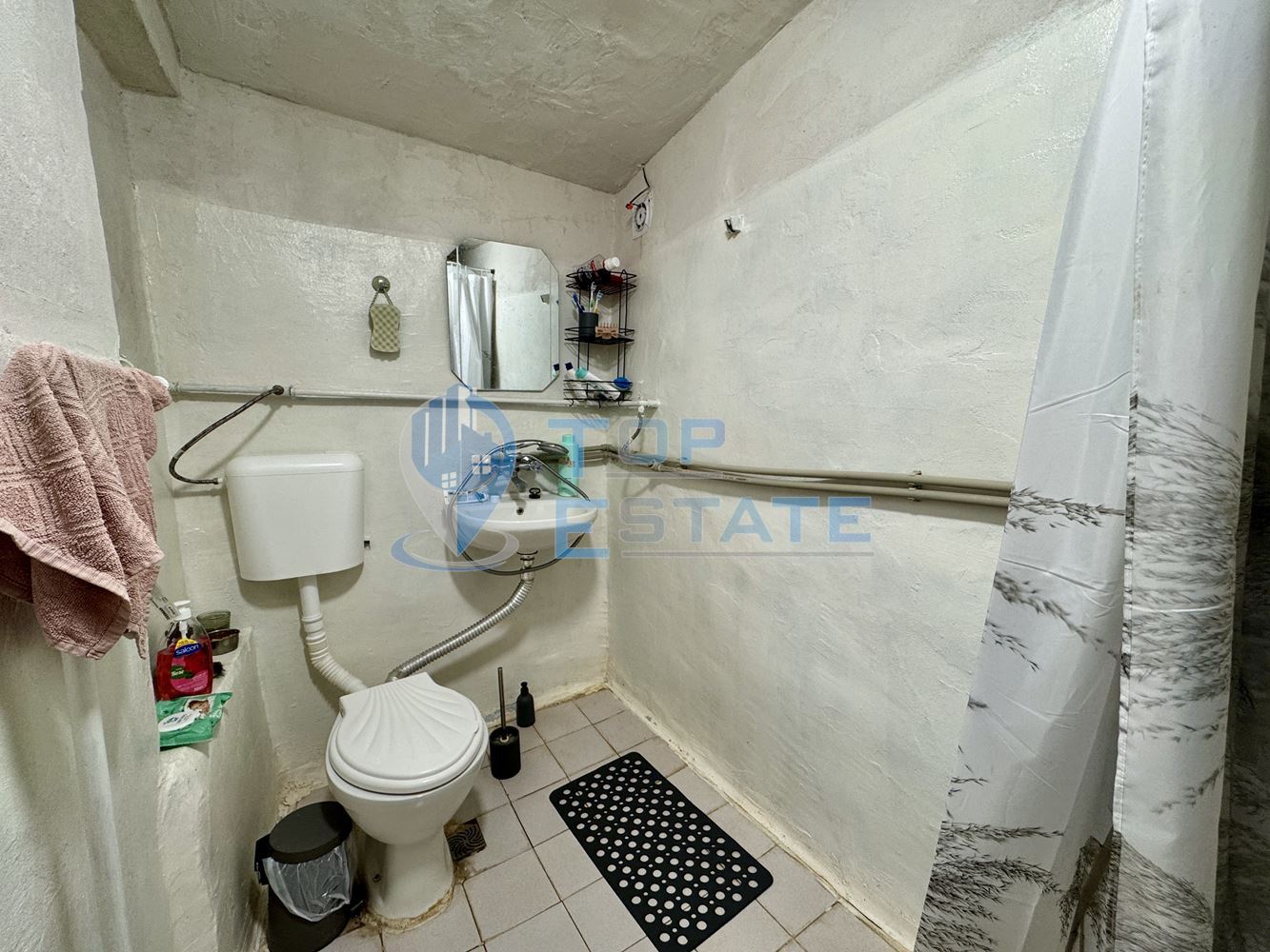 Двуетажна тухлена къща с допълнителна постройка в град Елена, област Велико Търново - 0