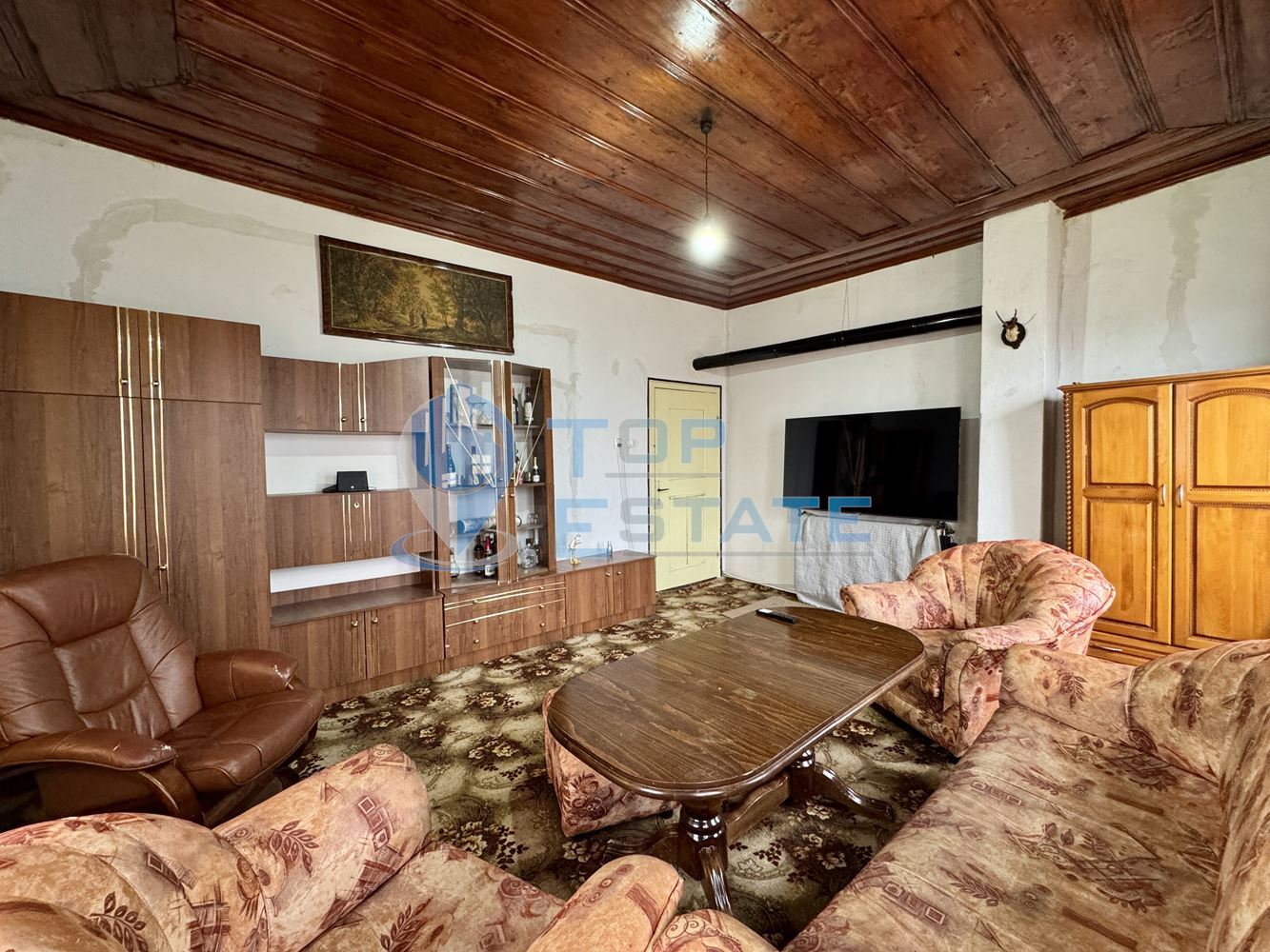 Двуетажна тухлена къща с допълнителна постройка в град Елена, област Велико Търново - 0