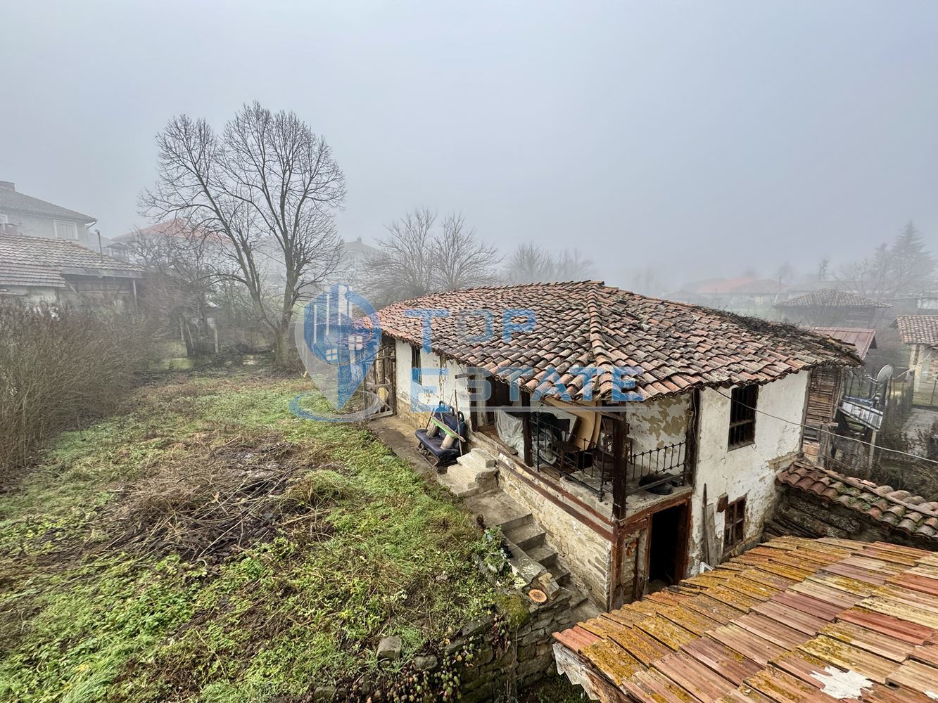 Двуетажна тухлена къща с допълнителна постройка в град Елена, област Велико Търново - 0