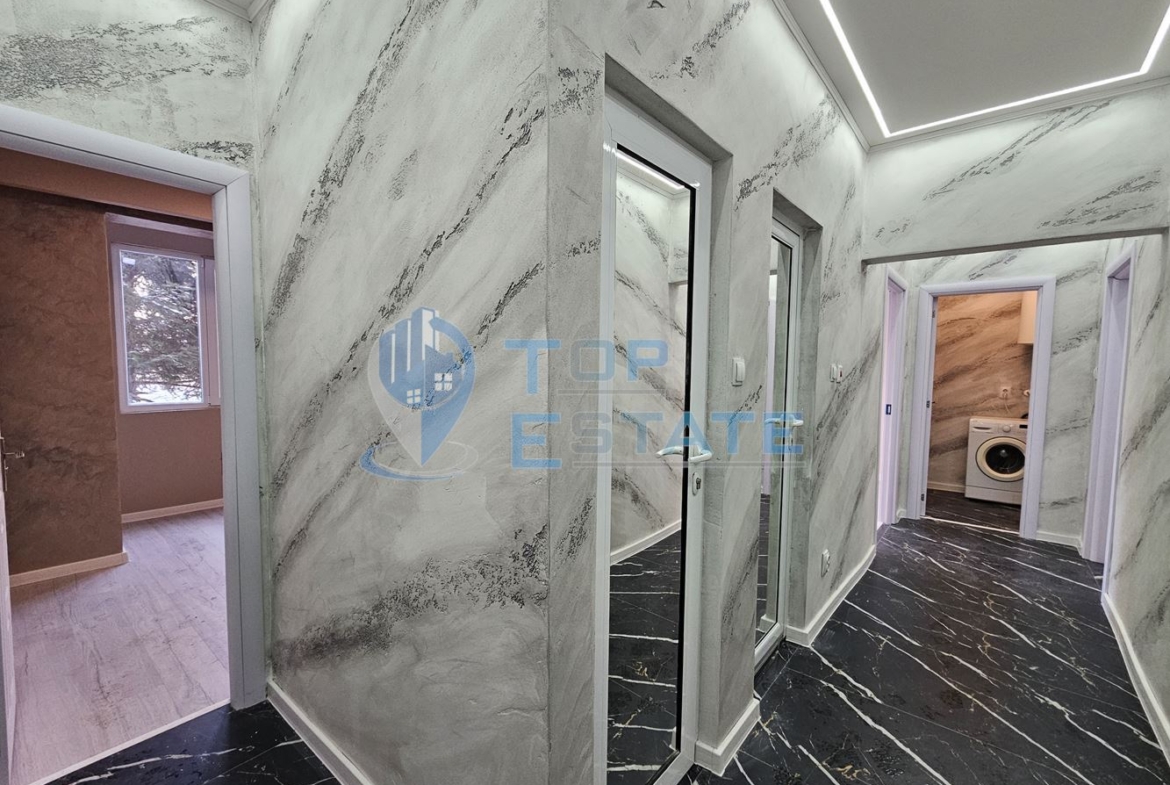 Тристаен ремонтиран апартамент с две спални в квартал Пролет, Горна Оряховица - 0