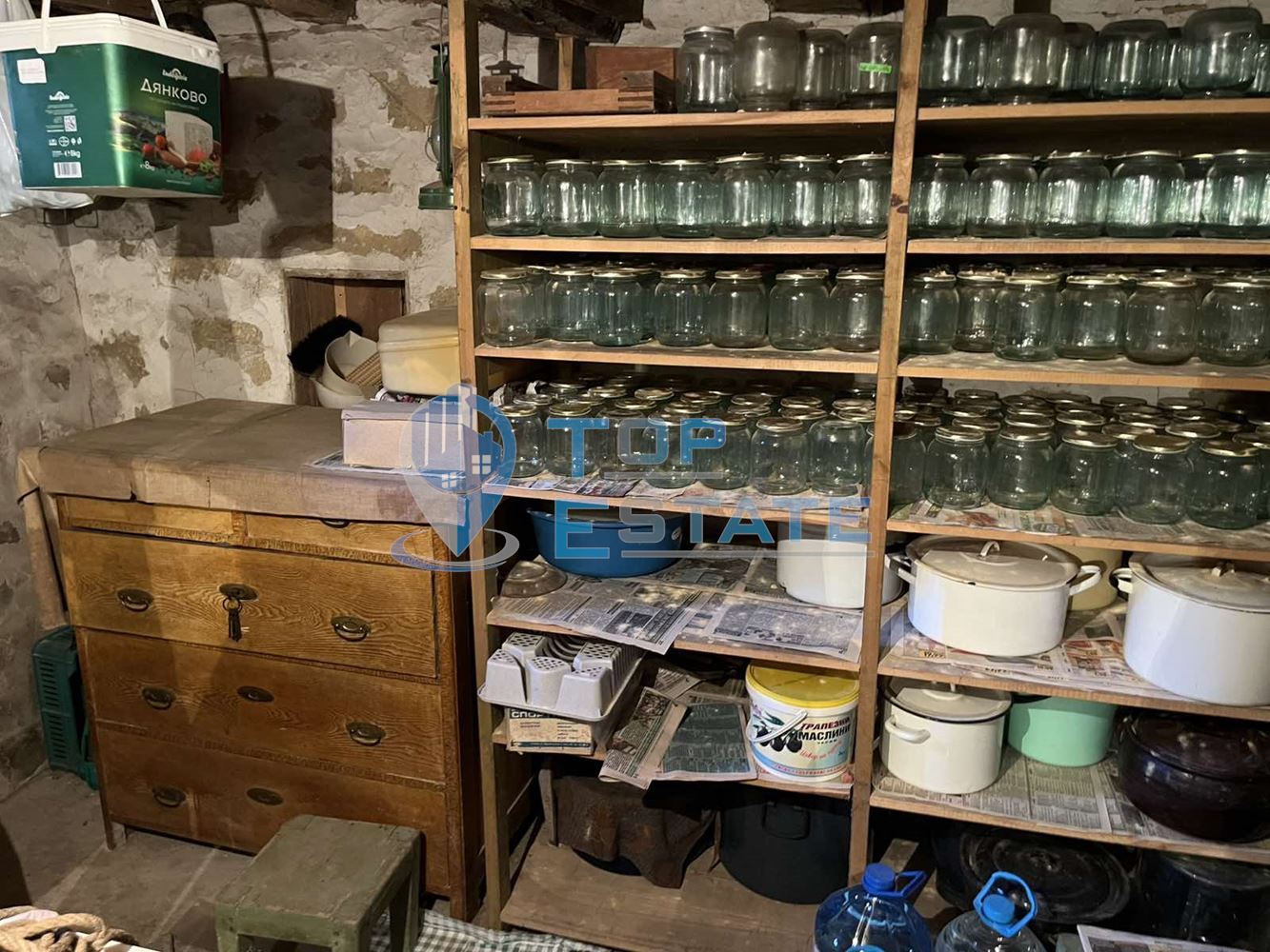 Тухлена къща с кладенец и голям двор в село Драганово, област Велико Търново - 0