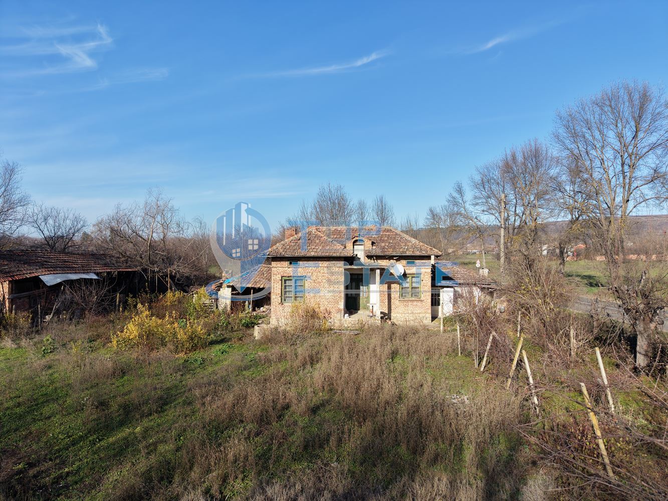 Тухлена къща с кладенец в село Михалци, област Велико Търново - 0