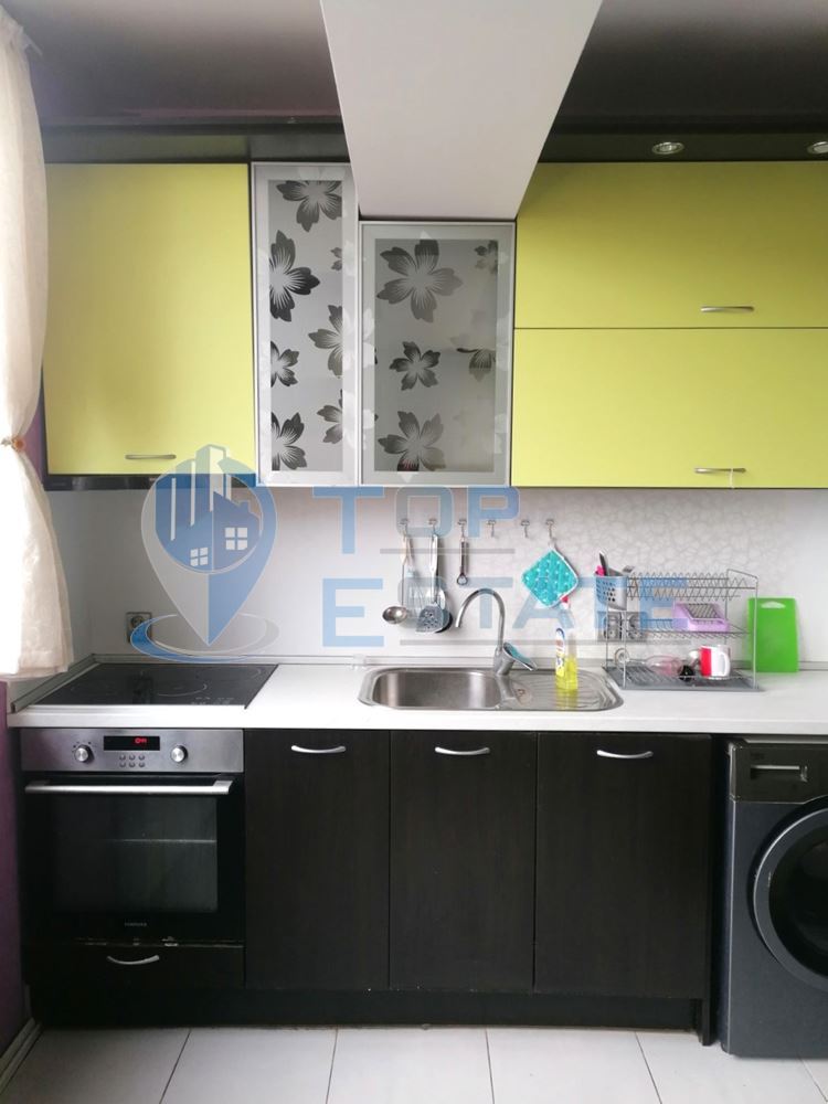 Тристаен, обзаведен апартамент в центъра на град Велико Търново - 0