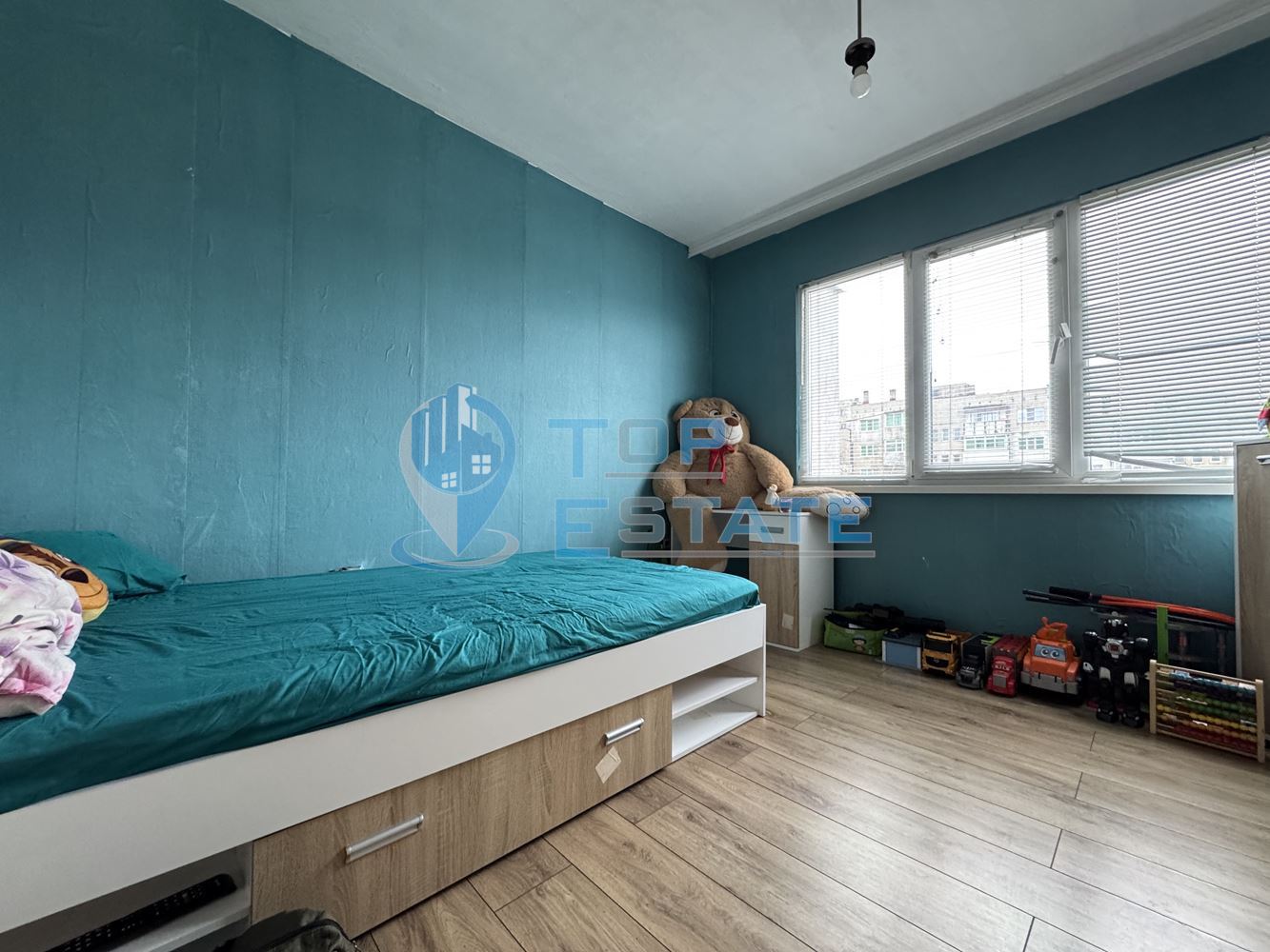 Тристаен, южен, ремонтиран апартамент с две спални в квартал Зона Б, град Велико Търново - 0