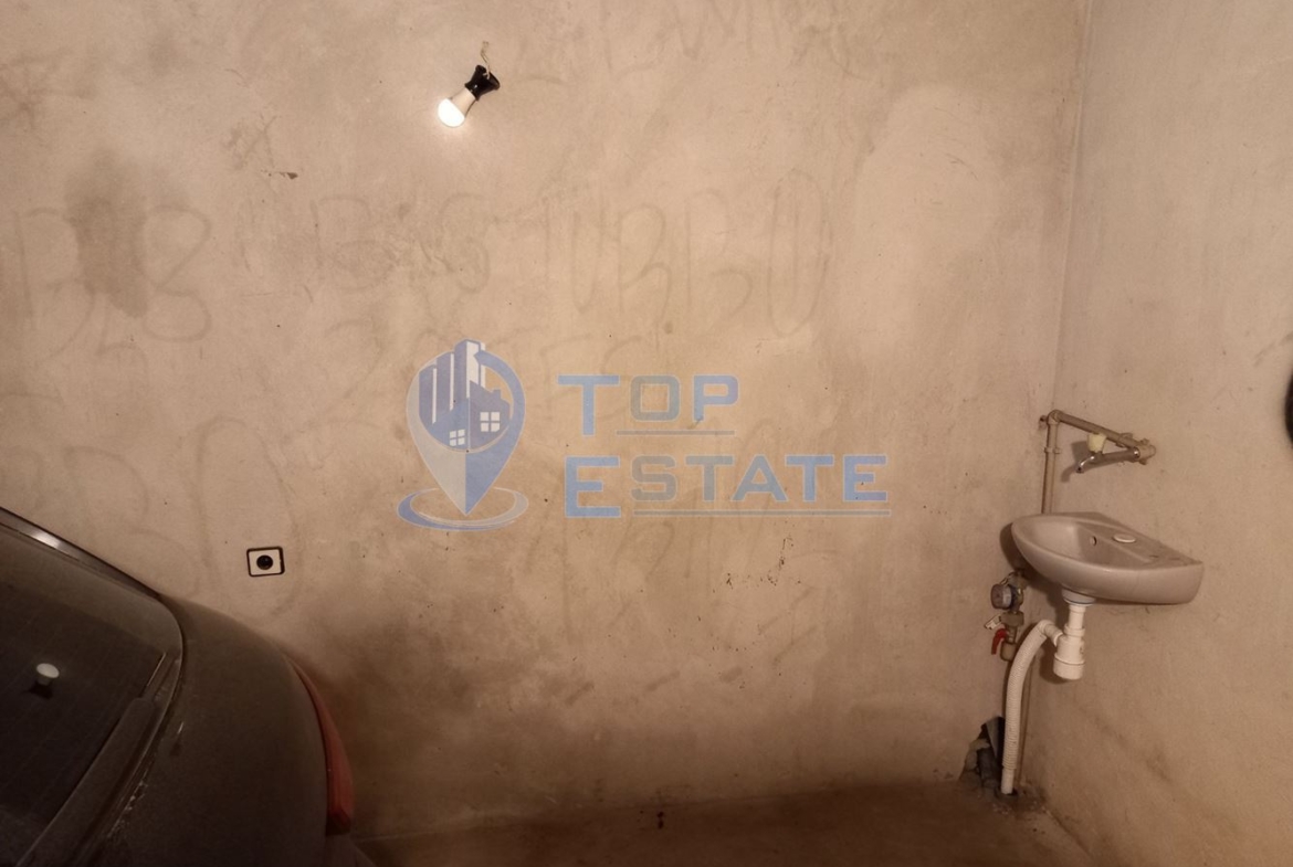 Гараж под наем в близост до бул. България и Нова болница - 0