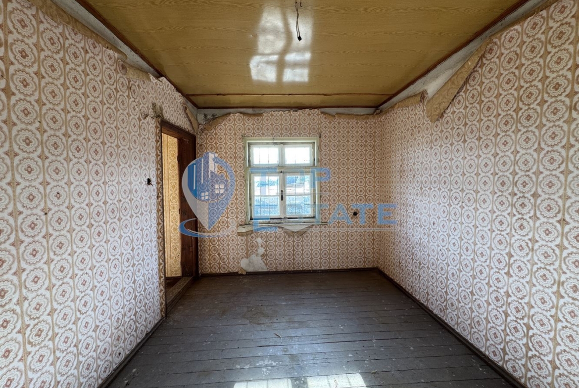 Двуетажна вила с панорамна гледка във вилната зона на град Бяла Черква - 0