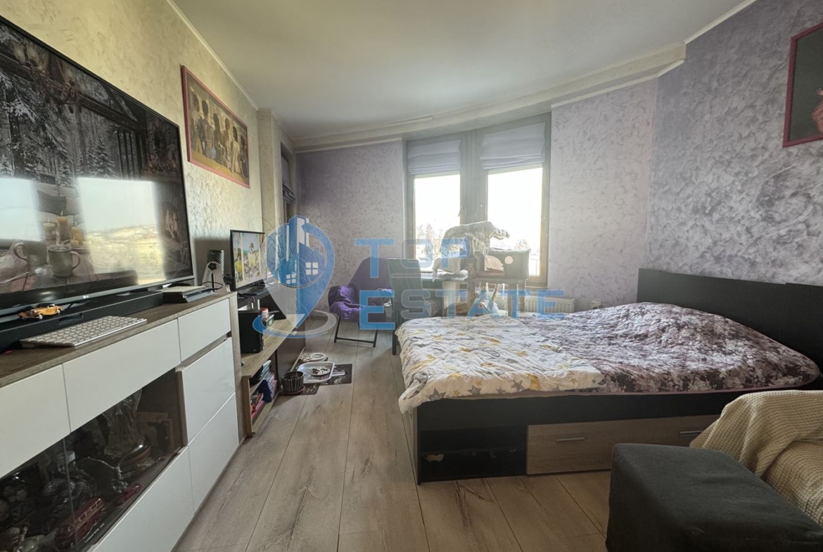 Тристаен, ремонтиран, обзаведен апатамент с две спални в центъра на град Велико Търново - 0