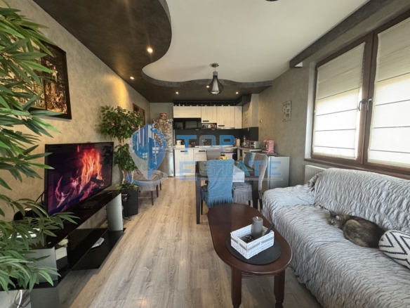 Тристаен, ремонтиран, обзаведен апатамент с две спални в центъра на град Велико Търново - 0