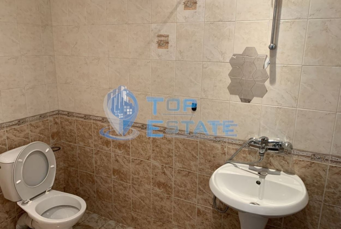 Търговско помещение в централната част на град Велико Търново. - 0