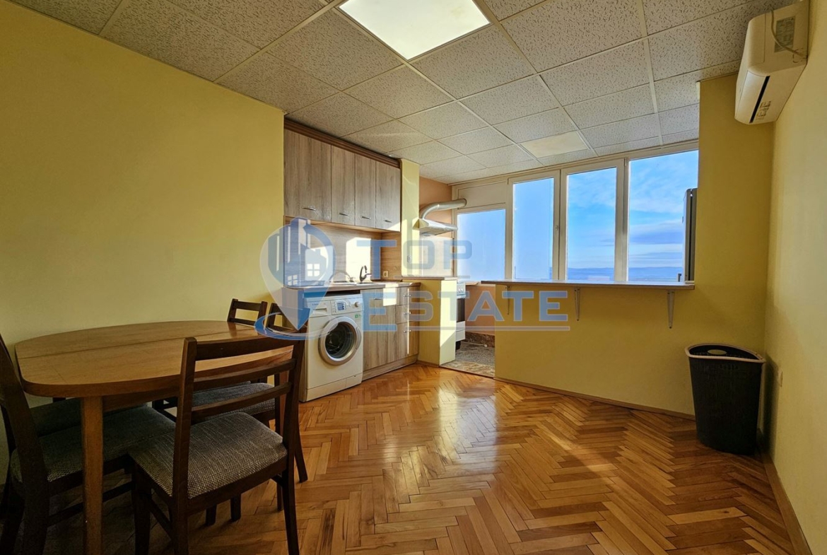 Обзаведен тристаен тухлен апартамент в град Горна Оряховица, област Велико Търново - 0