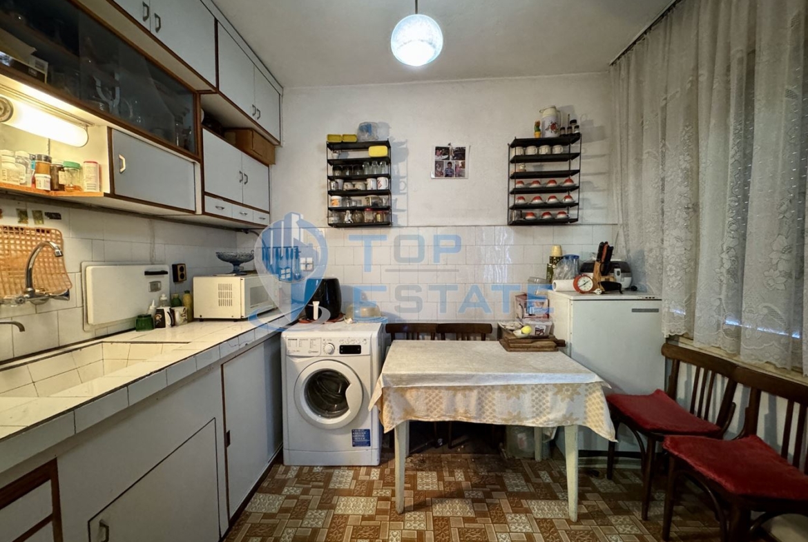 Многостаен тухлен апартамент с таванско помещение в град Горна Оряховица. - 0