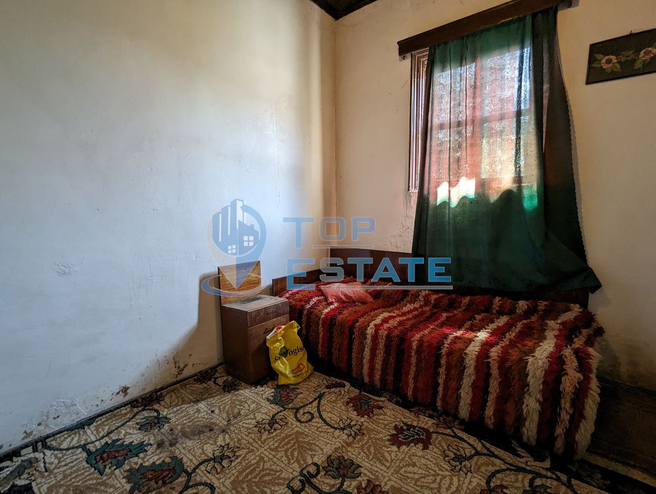 Двуетажна тухлена къща с допълнителна постройка в град Елена, област Велико Търново - 0