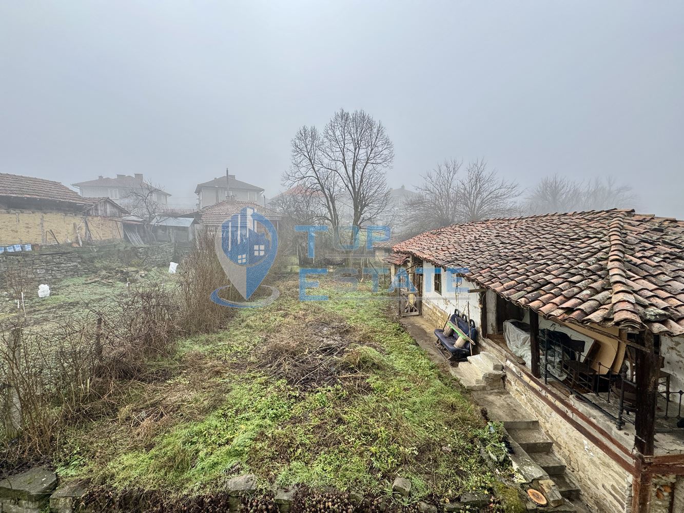 Двуетажна тухлена къща с допълнителна постройка в град Елена, област Велико Търново - 0