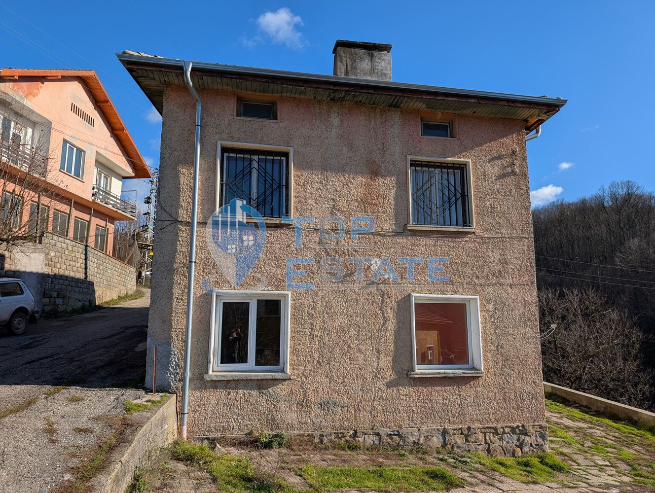 Двуетажна масивна къща с панорама в центъра на град Плачковци-0 Двуетажна масивна къща с панорама в центъра на град Плачковци - 0