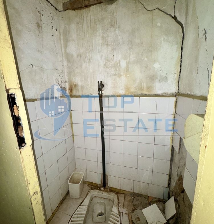 Двуетажна тухлена къща с допълнителна постройка в град Елена, област Велико Търново - 0