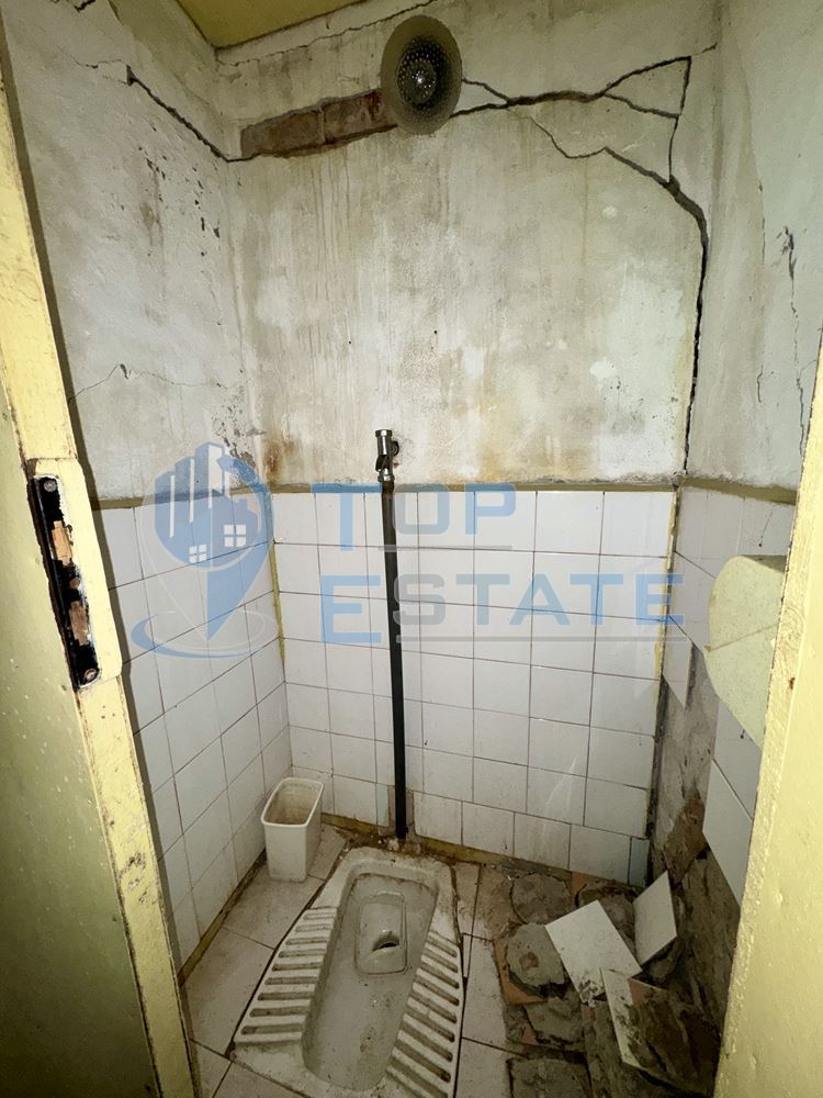 Двуетажна тухлена къща с допълнителна постройка в град Елена, област Велико Търново - 0