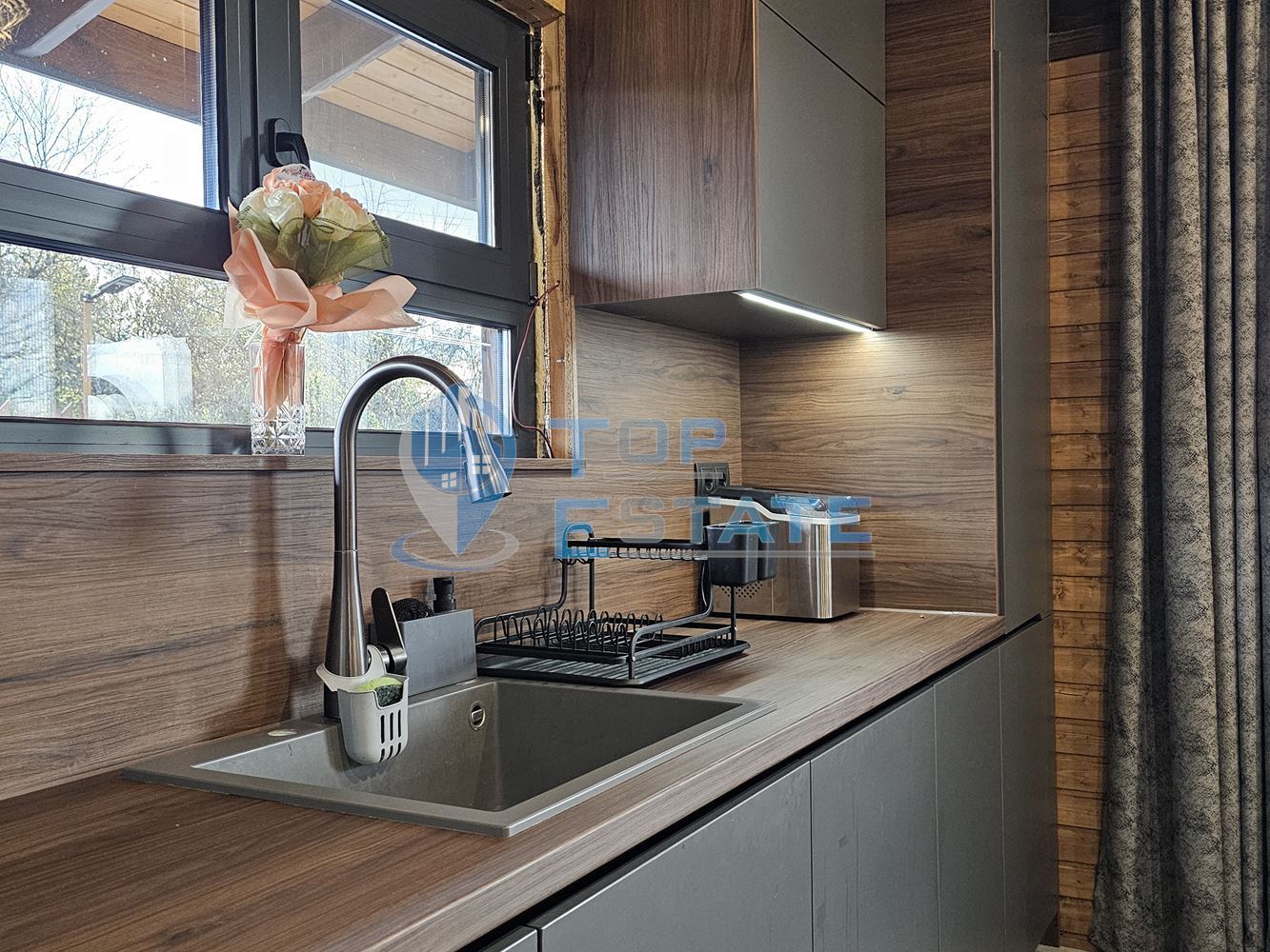 Новопостроена къща с четири спални и панорама в Еленския Балкан - 0