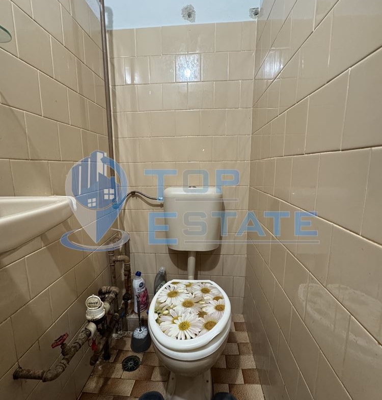 Тристаен, южен, ремонтиран апартамент с две спални в квартал Зона Б, град Велико Търново - 0