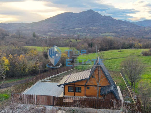 Новопостроена къща с четири спални и панорама в Еленския Балкан - 0