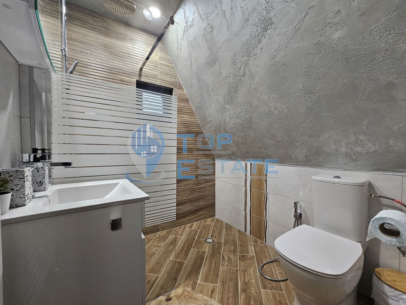 Новопостроена къща с четири спални и панорама в Еленския Балкан - 0