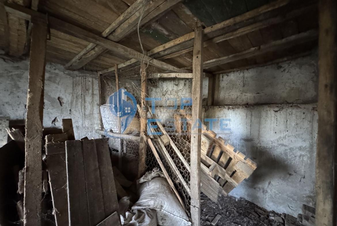 Тухлена къща с кладенец в село Михалци, област Велико Търново - 0