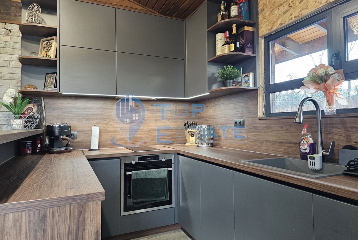 Новопостроена къща с четири спални и панорама в Еленския Балкан - 0