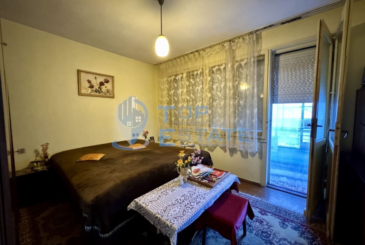 Многостаен тухлен апартамент с таванско помещение в град Горна Оряховица. - 0