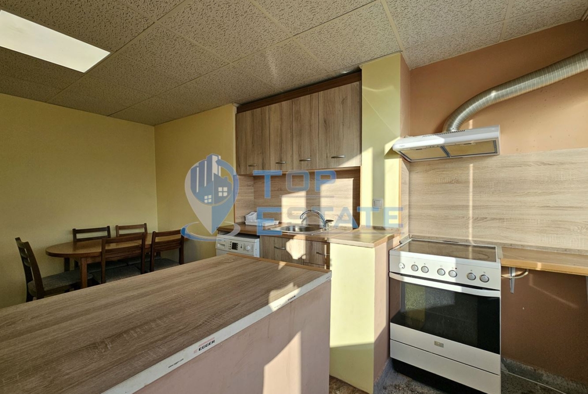 Обзаведен тристаен тухлен апартамент в град Горна Оряховица, област Велико Търново - 0