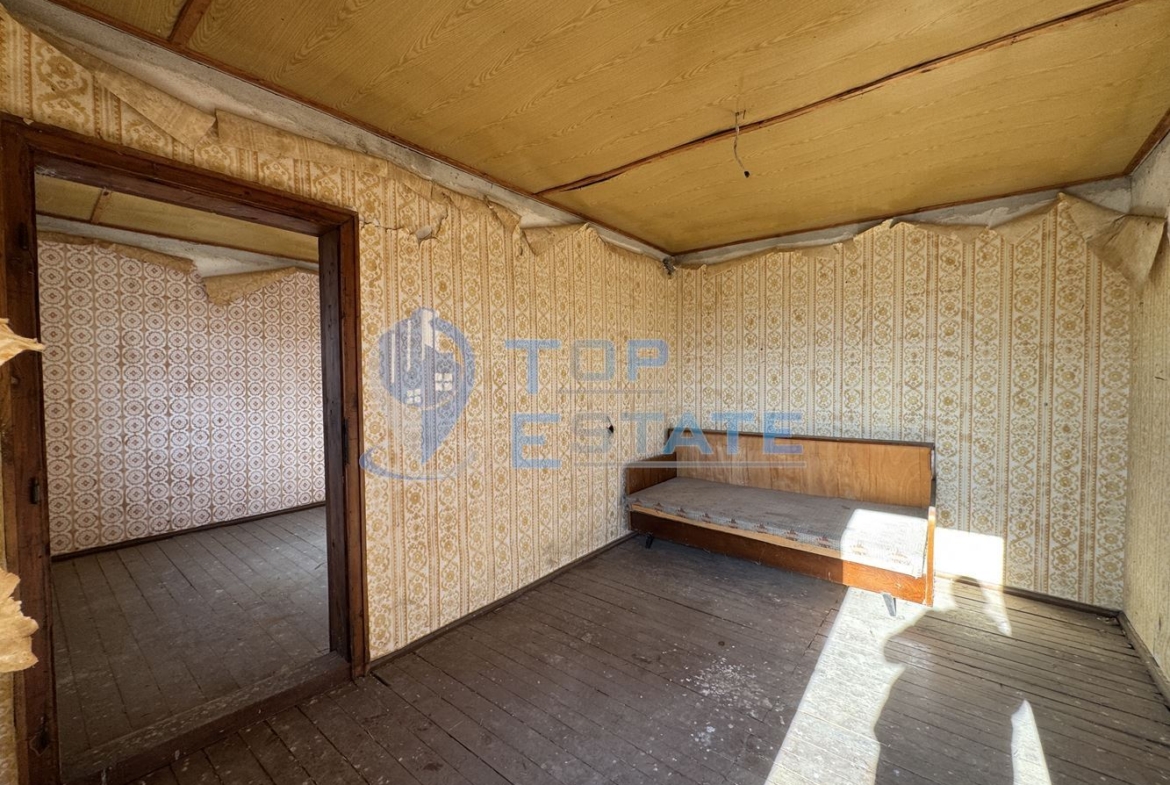 Двуетажна вила с панорамна гледка във вилната зона на град Бяла Черква - 0