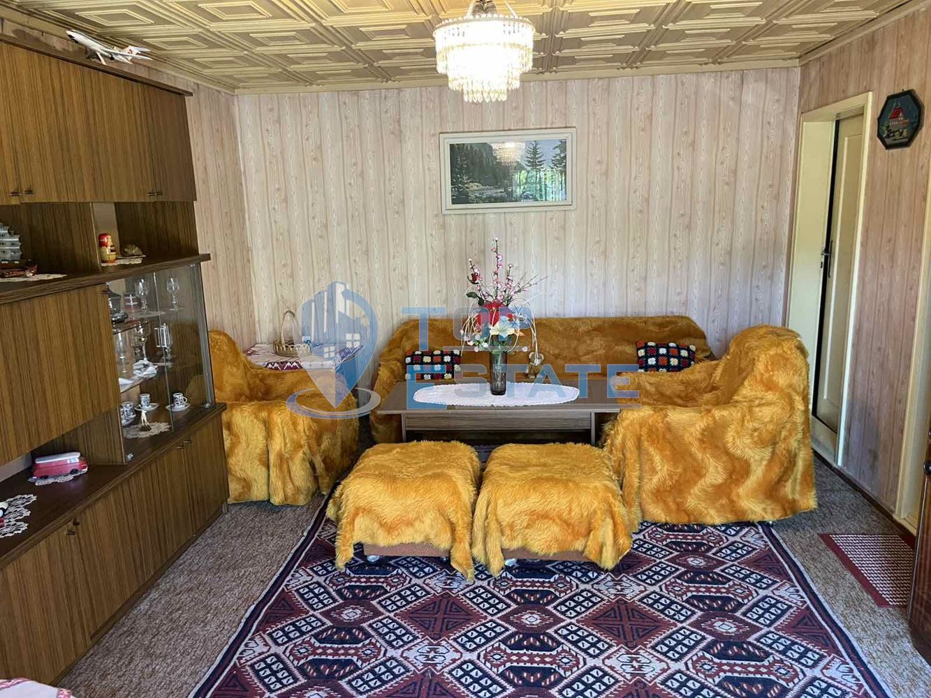 Тухлена къща с кладенец и голям двор в село Драганово, област Велико Търново - 0