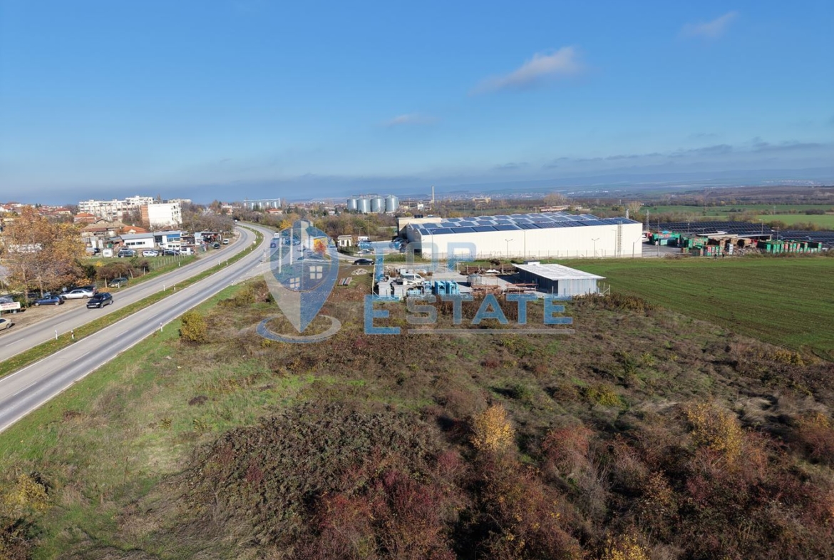 Урегулиран парцел за промишлено строителство в град Лясковец до главен път София - Варна - 0