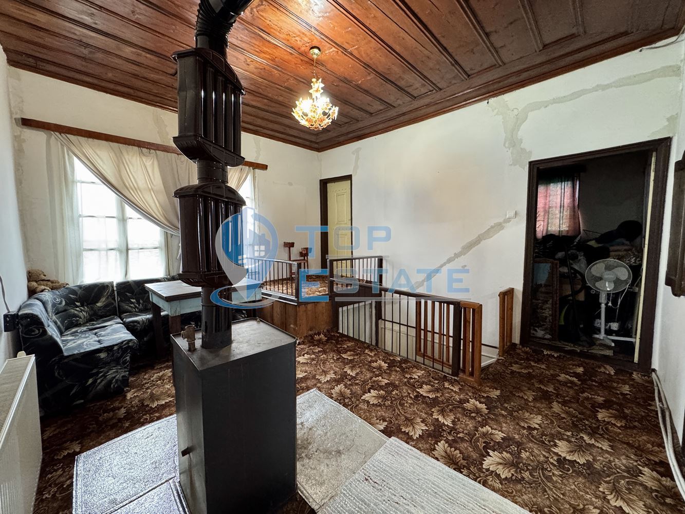 Двуетажна тухлена къща с допълнителна постройка в град Елена, област Велико Търново - 0