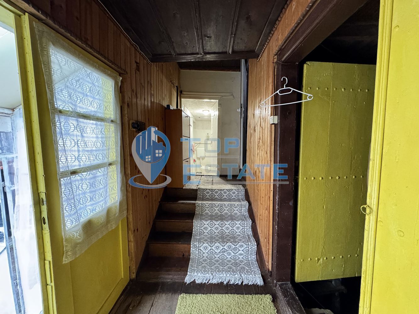 Двуетажна тухлена къща с допълнителна постройка в град Елена, област Велико Търново - 0