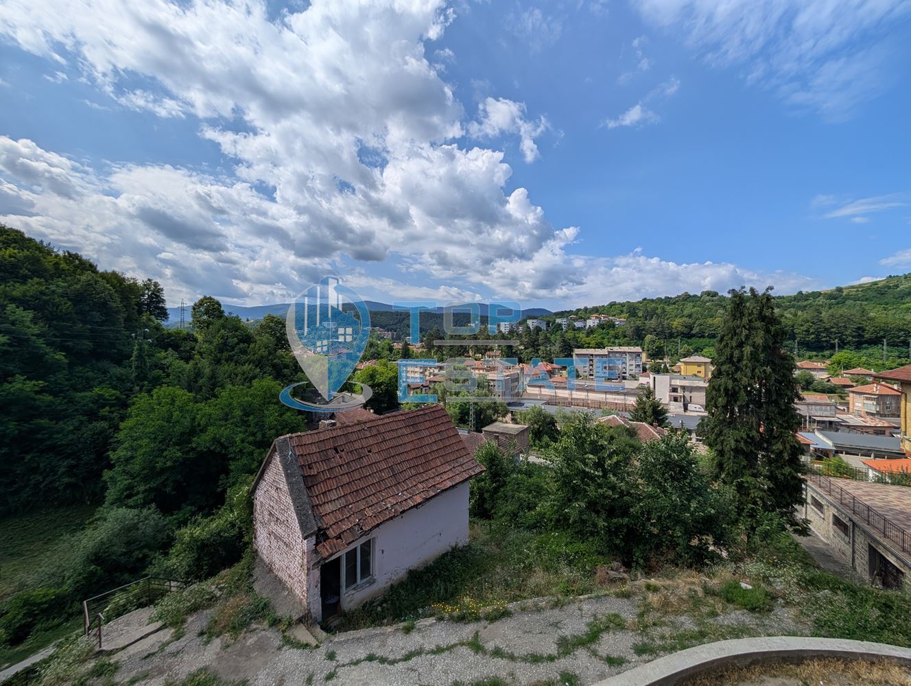 Двуетажна масивна къща с панорама в центъра на град Плачковци-0 Двуетажна масивна къща с панорама в центъра на град Плачковци - 0