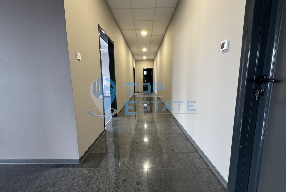 Ремонтиран етаж с офис помещения или отделен офис в центъра на град Велико Търново - 0